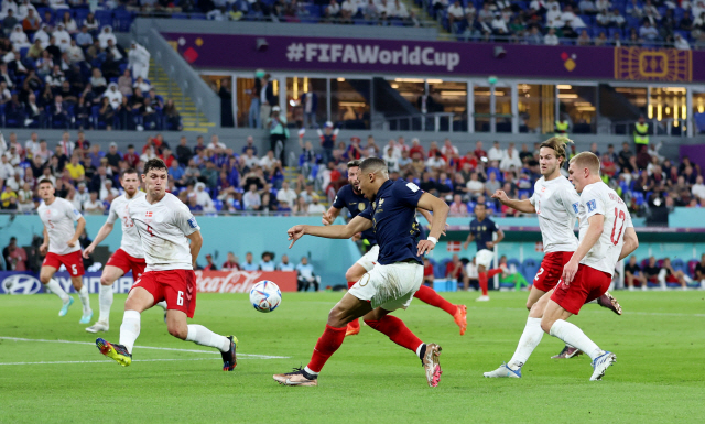 [전반분석] 몰아친 프랑스, 단단히 버틴 덴마크. 유럽축구 자존심 대결 0-0